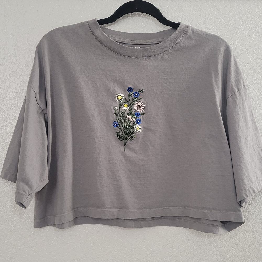 Cotton On Chop Tee Crop Top Women's Medium Gray Embroidered Floral Boxy Cotton